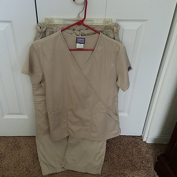 Scrub set - Picture 2 of 2